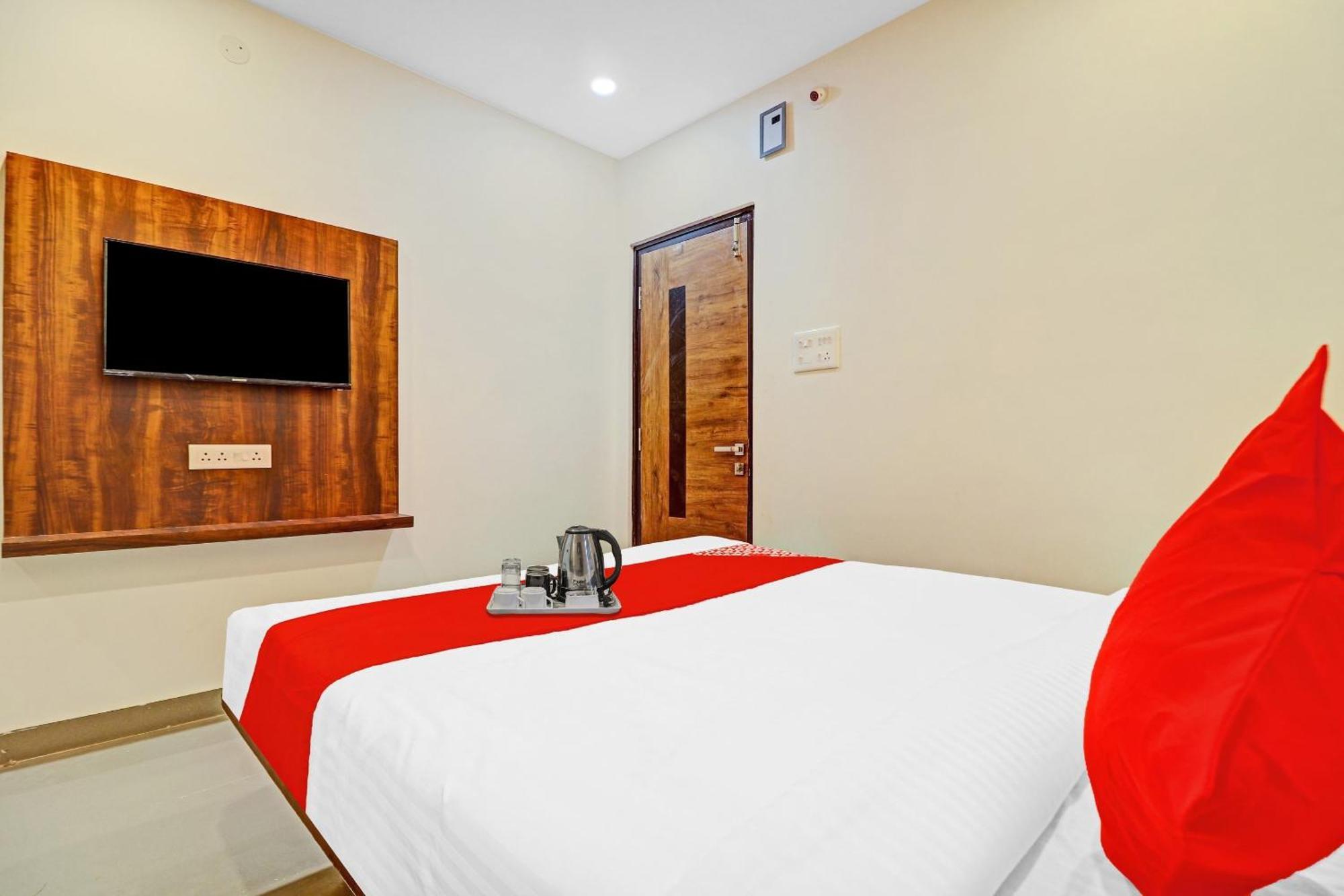 Hotel O Night Eye Hyderabad Exterior foto